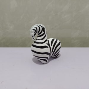 Mavis – 20L x 11W x 20H CM (Resin)